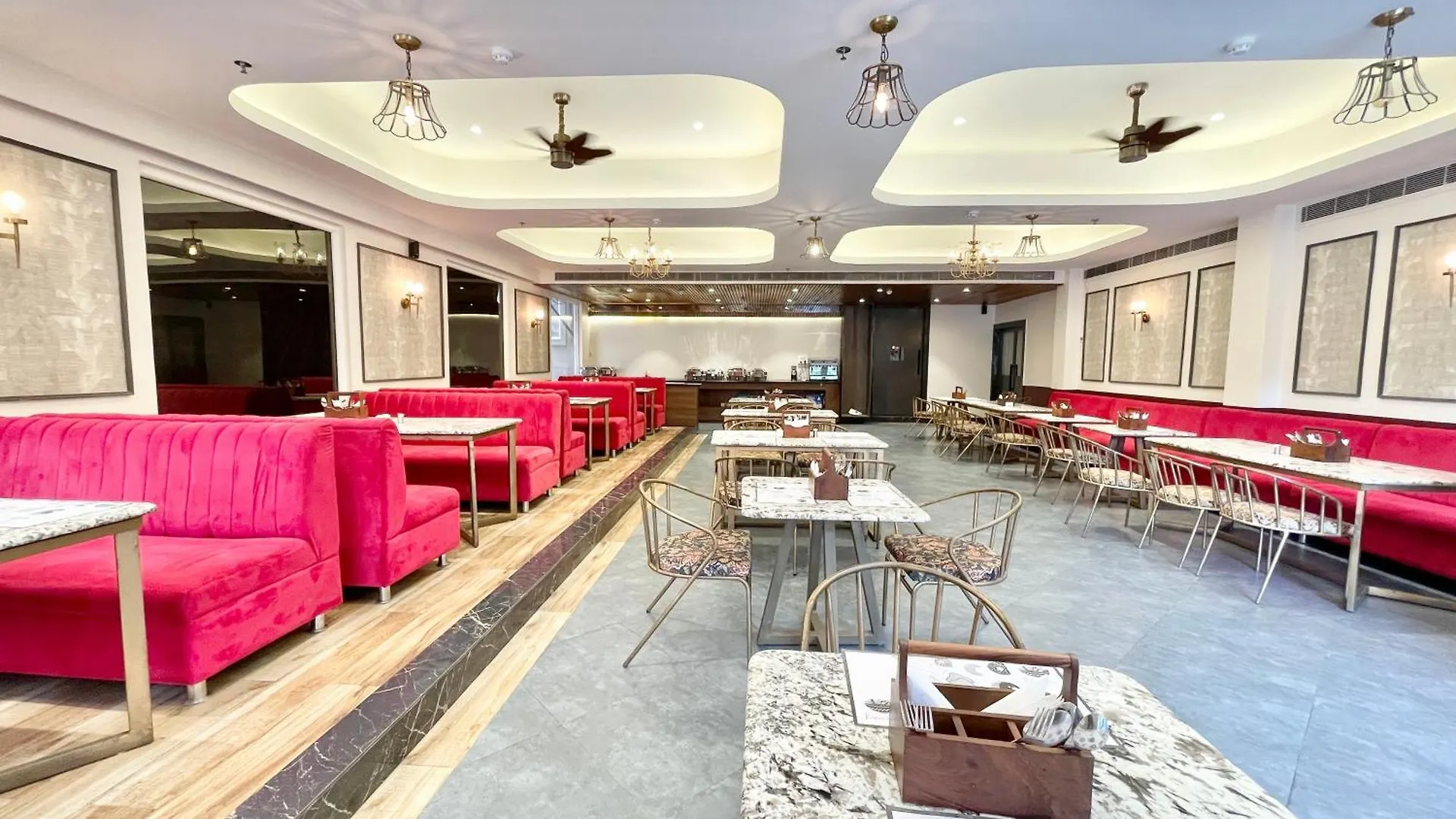 ****  Hotel Well Inn ! Varanasi Fully Air-Conditioned Hotel With Lift-Wifi- Parking Availability, Near Kashi Vishwanath Temple, And Ganga Ghat India