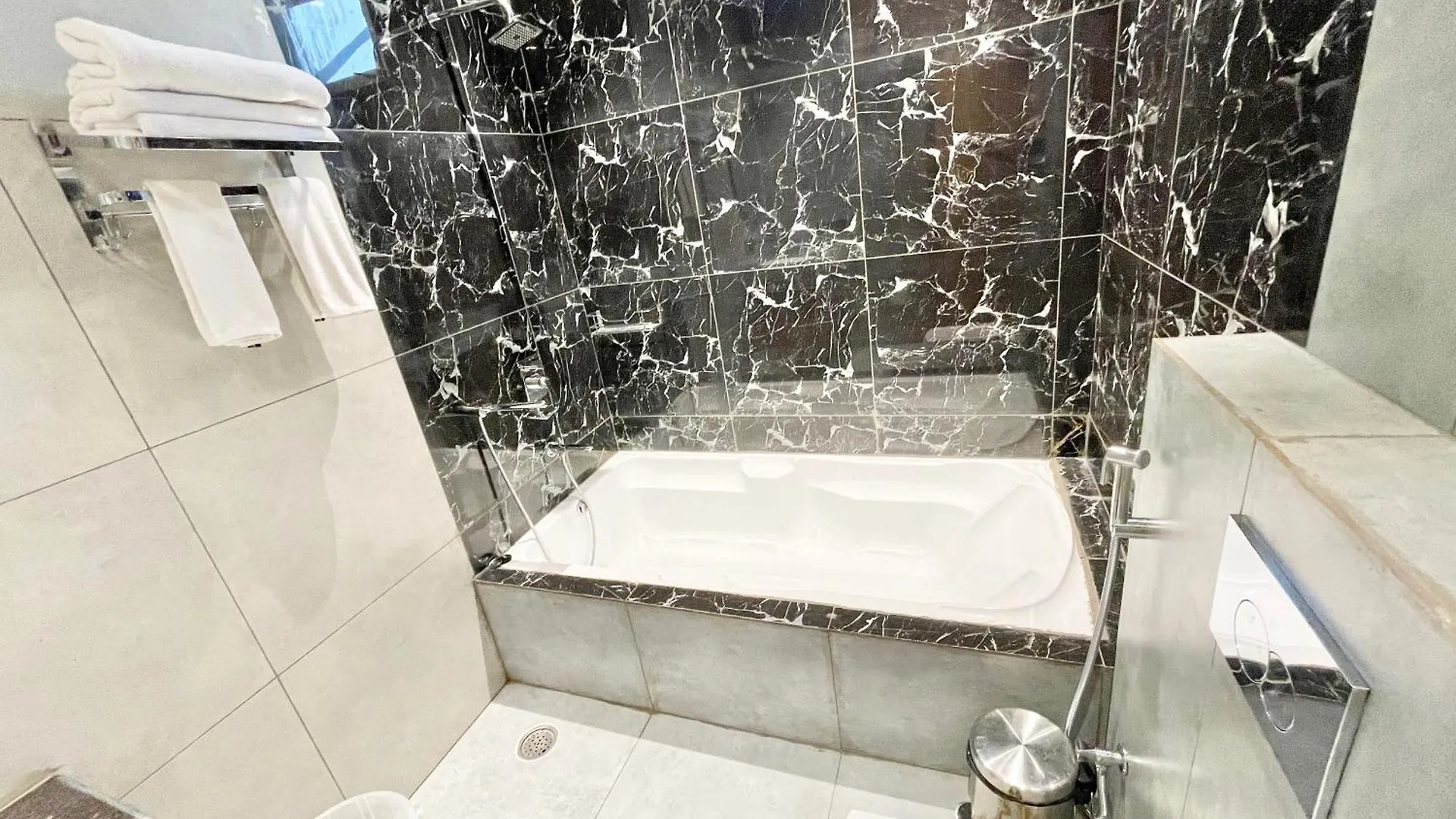Hotel Well Inn ! Varanasi Fully Air-Conditioned Hotel With Lift-Wifi- Parking Availability, Near Kashi Vishwanath Temple, And Ganga Ghat