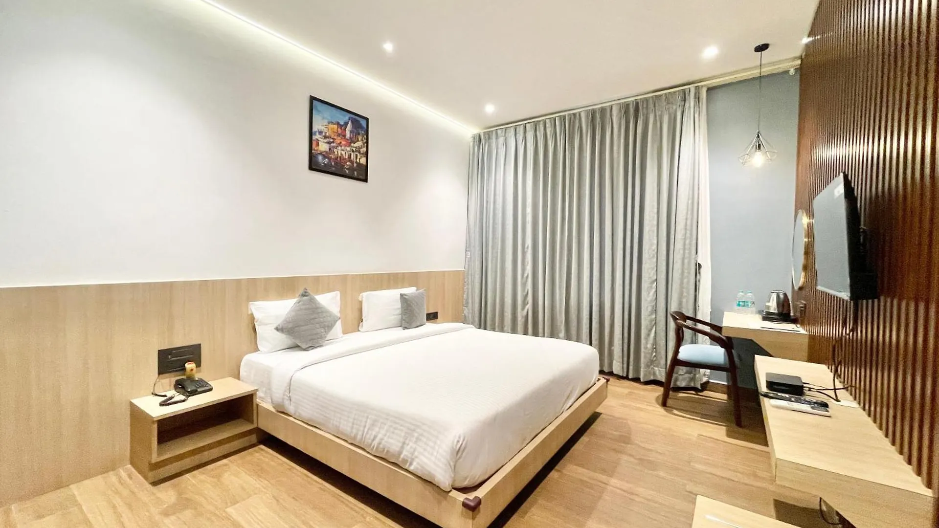 ****  Hotel Well Inn ! Varanasi Fully Air-Conditioned Hotel With Lift-Wifi- Parking Availability, Near Kashi Vishwanath Temple, And Ganga Ghat India