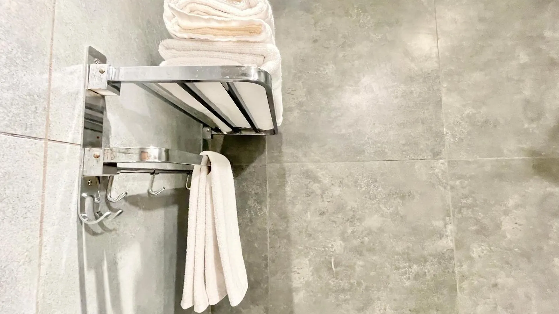 ****  Hotel Well Inn ! Varanasi Fully Air-Conditioned Hotel With Lift-Wifi- Parking Availability, Near Kashi Vishwanath Temple, And Ganga Ghat India